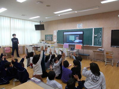 クイズの解答にも積極的な水小生