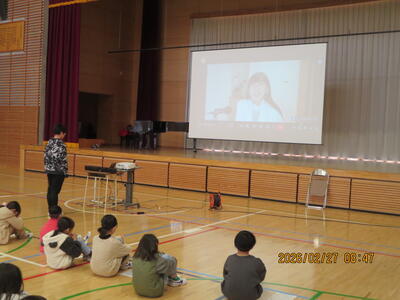 なつこさんに質問しています